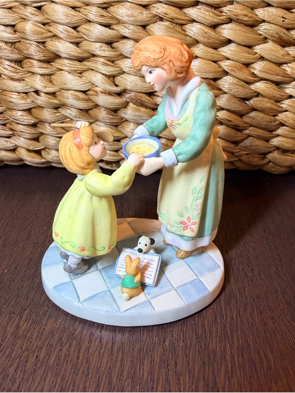1998 Hallmark Spoonful of Stars Figurine “Sweet Memories” 1E / 4894